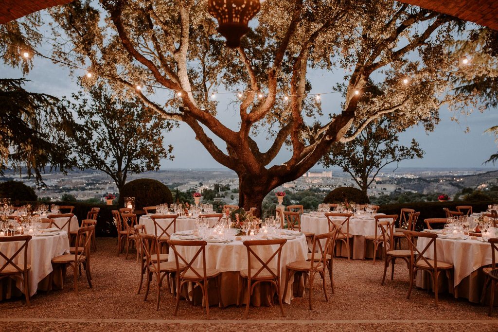 Cigarral de las Mercedes - Outdoor dining with view of Toledo